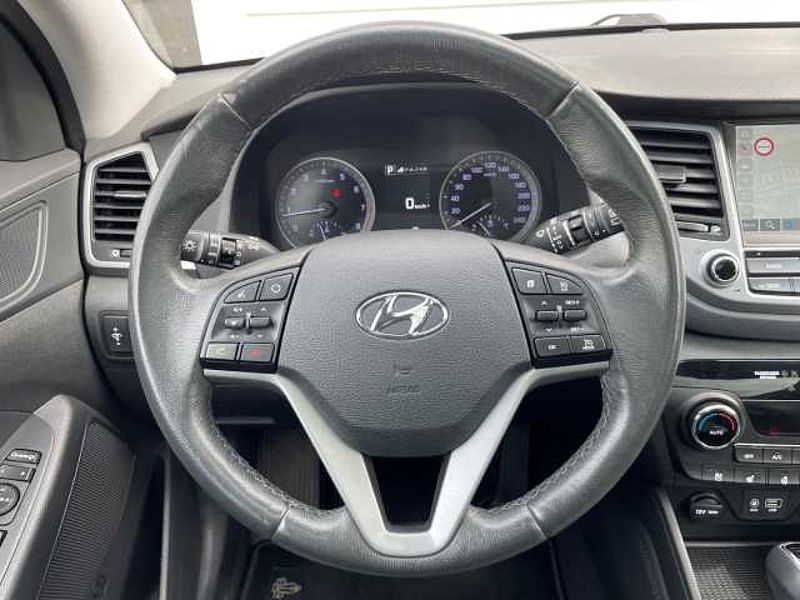 Hyundai TUCSON Premium Allrad El. Panodach SHZ Leder Navi Klimasitze LED El. Heckklappe Lenkrad